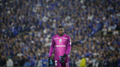 Harlen Castillo, arquero de Atlético Nacional, en medio del partido con Millonarios. 