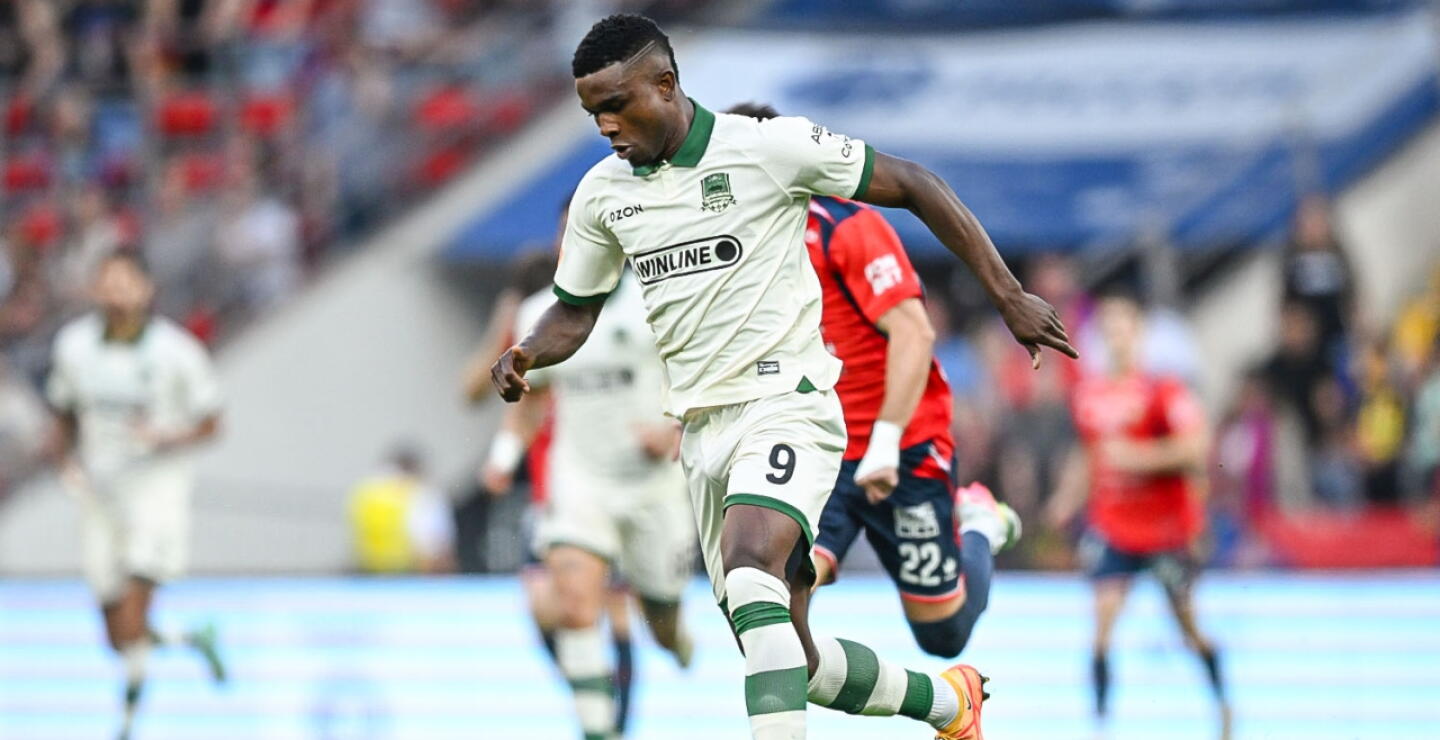 Jhon Córdoba en acción de juego con Krasnodar frente al CSKA Moscú por la Liga de Rusia. 