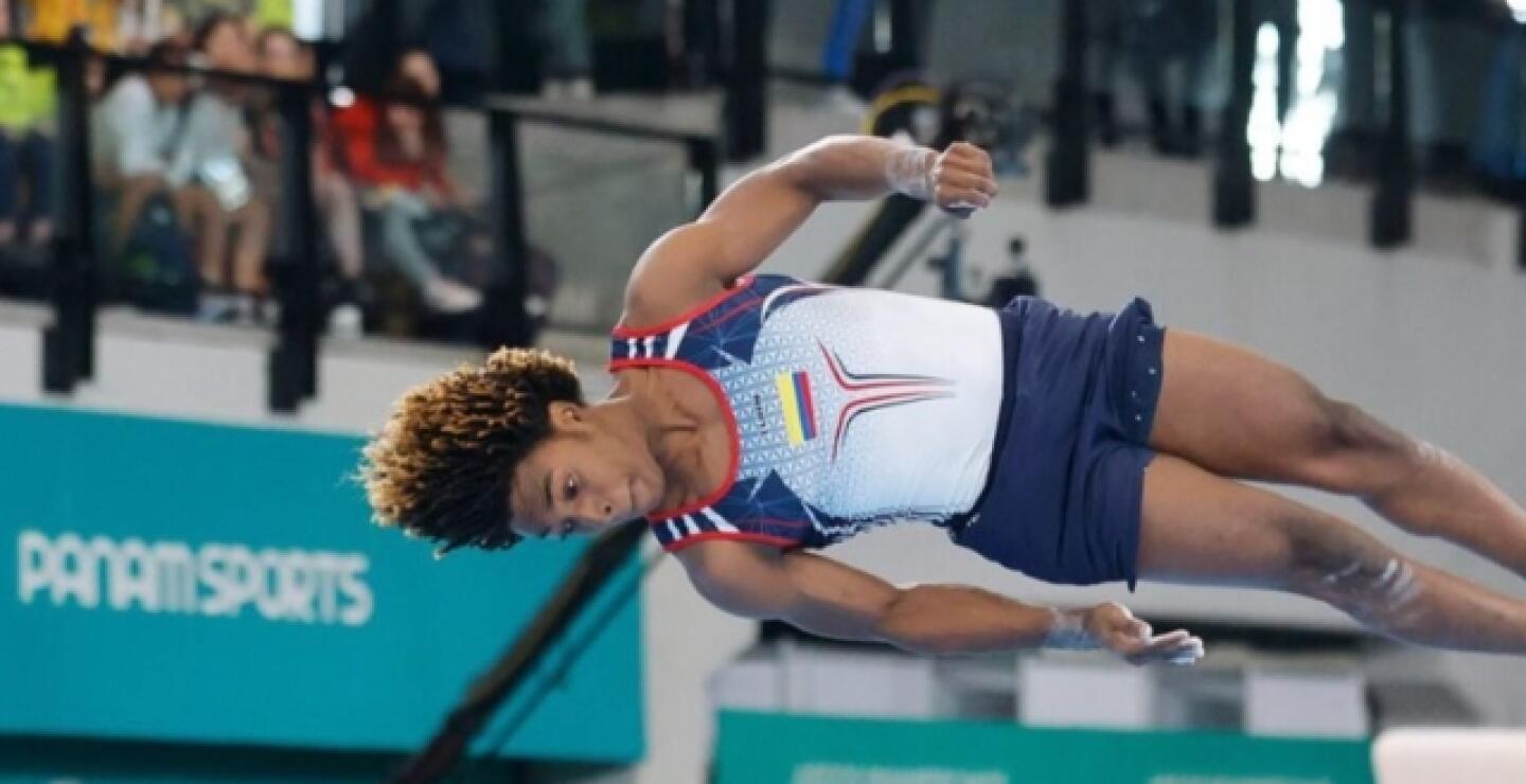 Juan Larrahondo, gimnasta colombiano.