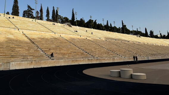 Reportan fuerte incendio en estadio olímpico de Atenas que cubrió de humo la capital