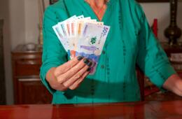 ¿Cumple con los requisitos? Mujeres que podrían recibir hasta tres salarios mínimos por nueva ley 