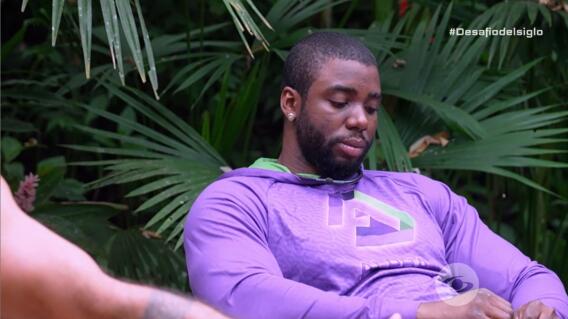 Leo se queja de Lucho con Eleazar en el Desafío.