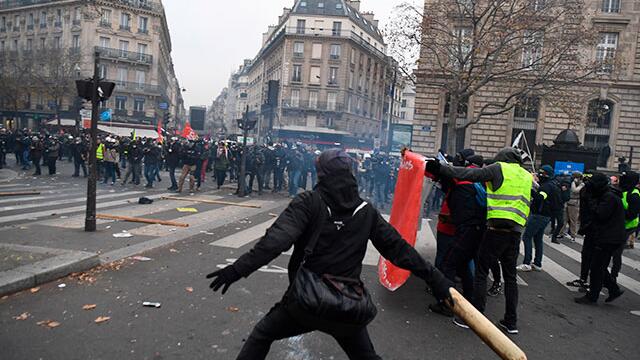 Decenas de detenidos por fuertes disturbios durante huelga general en Francia