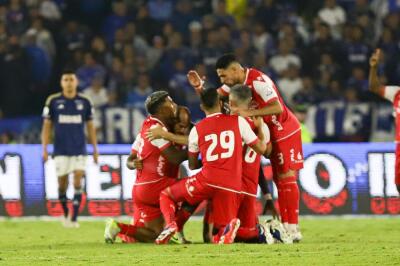 Jugadores de Independiente Santa Fe celebran su gol contra Millonarios, en la Liga BetPlay II-2024 Jugadores de Independiente Santa Fe celebran su gol contra Millonarios, en la Liga BetPlay II-2024