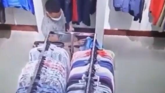 24616_Pillados en una tienda de ropa - Foto Twitter 24616_Pillados en una tienda de ropa - Foto Twitter