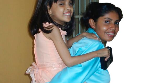 350954_BLU Radio // Dina Luz Pardo junto a su hija Camila // Foto: cortesía