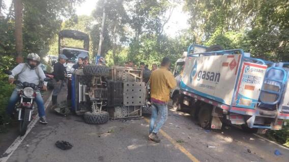 Fallece ciudadano estadunidense en un accidente en la Mesa de los Santos. Fallece ciudadano estadunidense en un accidente en la Mesa de los Santos.