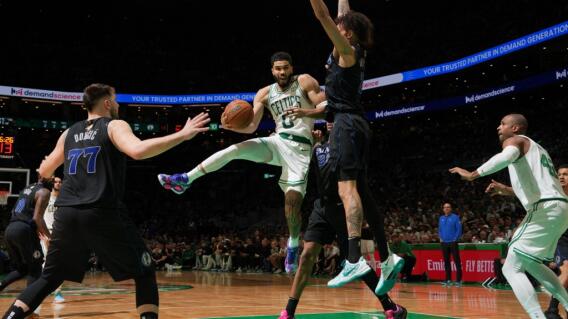 Acción del juego 1 entre Boston Celtics y Dallas Mavericks. Acción del juego 1 entre Boston Celtics y Dallas Mavericks.