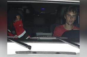 243017_selena1.jpg
