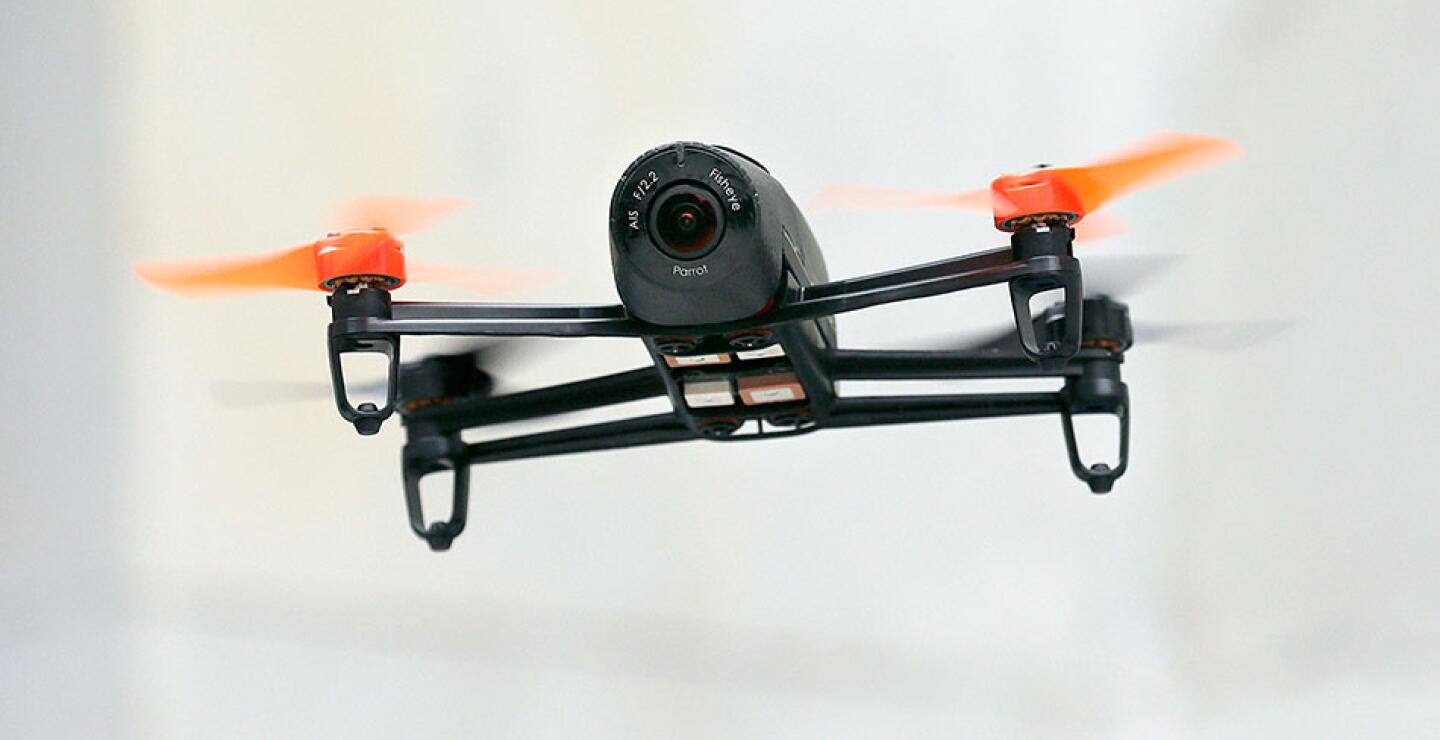 De hecho, muchos pilotos militares se están preparando para eso y cuando se jubilan, en lugar de buscar trabajo en aerolíneas comerciales, como antes, exploran la posibilidad de trabajar con drones, según Teena Deering, ex piloto de helicópteros de la