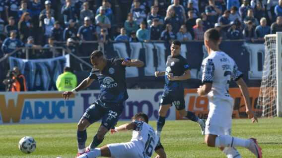 Sebastián Villa en medio de un partido con Independiente Rivadavia. Sebastián Villa en medio de un partido con Independiente Rivadavia.