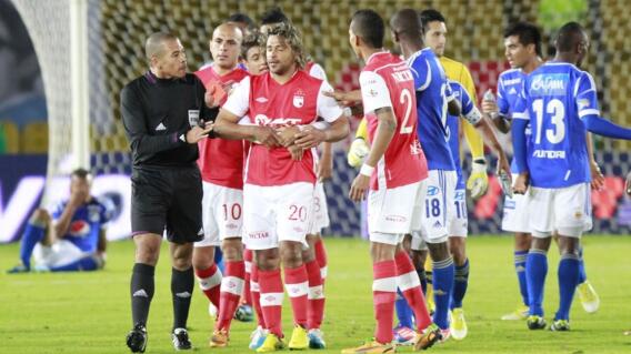 Gerardo Bedoya tuvo 46 tarjetas rojas en su carrera deportiva. 