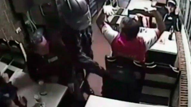 Ni comerse un roscón en paz pudieron clientes de esta panadería por culpa de los ladrones