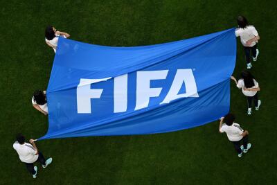FIFA, ente regulador del fútbol profesional a nivel mundial. FIFA, ente regulador del fútbol profesional a nivel mundial.