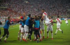 270671_perucelebra151117afpe.jpg