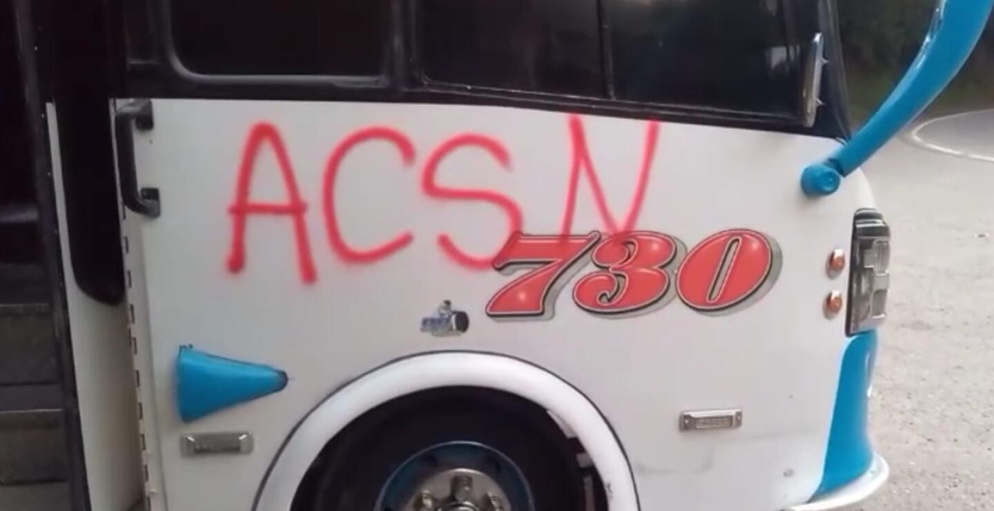 Hombres armados bajaron a pasajeros de un bus