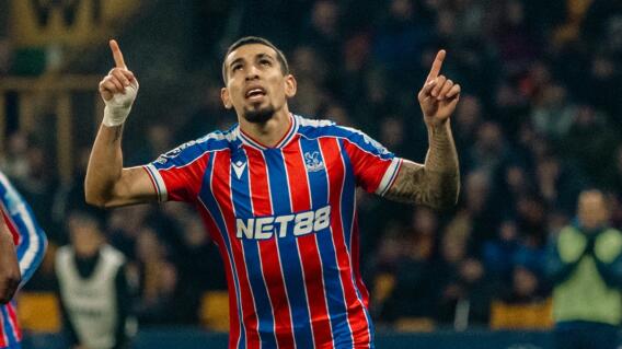 Daniel Muñoz, lateral colombiano que milita en el Crystal Palace. 