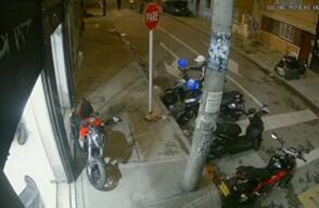 Se robaron moto de un concesionario, quedaron grabados y los capturaron