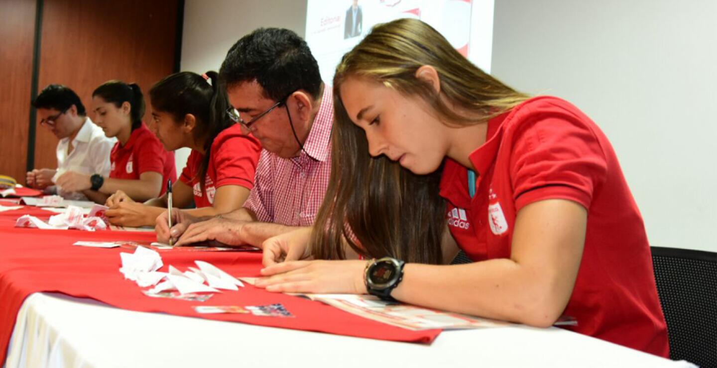 279857_Lanzamiento álbum oficial del América de Cali. Foto: América de Cali.