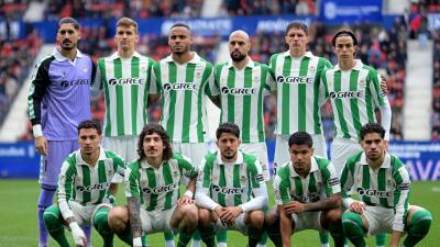 'Cucho' Hernández en la formación del Betis en un partido por Liga de España. 