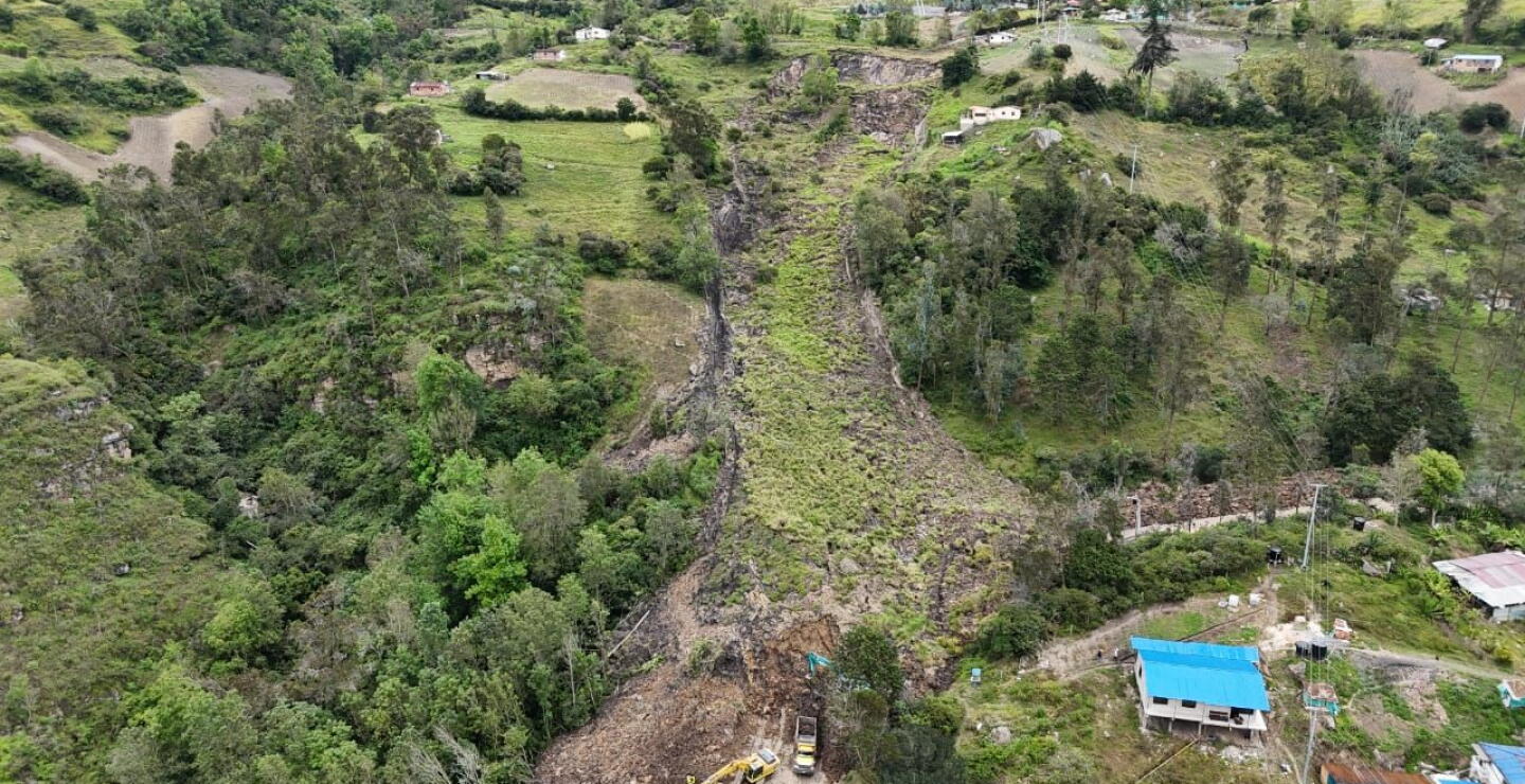 Adecúan ruta antigua mientras vía al Llano sigue cerrada: "No esperar que las cosas pasen"