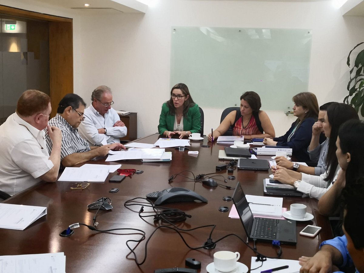 326862_Blu Radio/ Ministra de Minas y directivos de Electricaribe. Foto: Twitter @navendanog