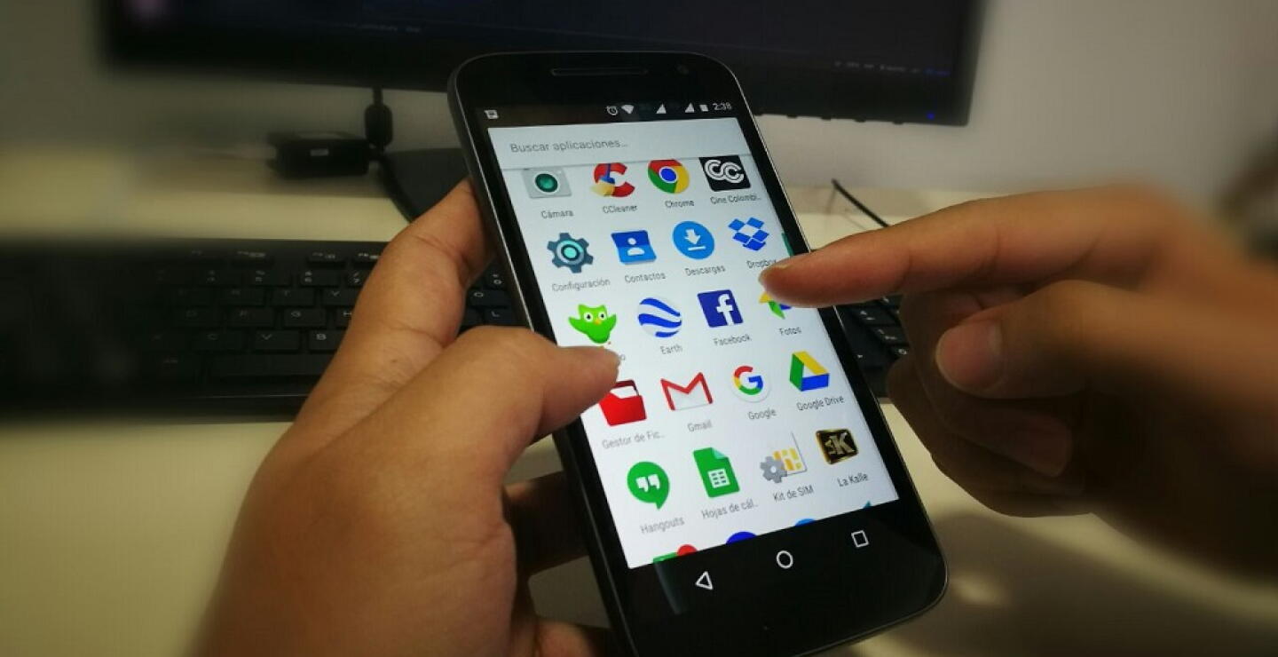 279702_Foto smartphone BLU Radio Bucaramanga