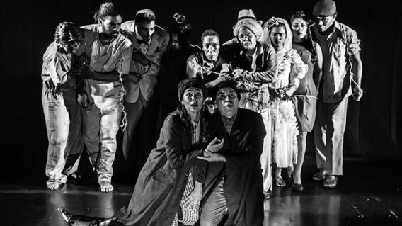 040816-embeleko-teatro.jpg