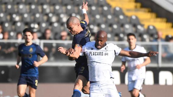 Óscar Estupiñán (der.), jugador colombiano. Óscar Estupiñán (der.), jugador colombiano.