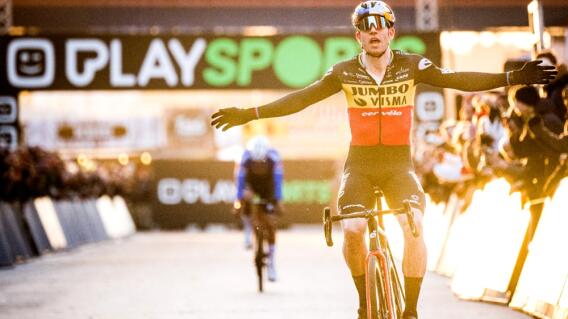 Wout van Aert, ganador sobre Mathieu van der Poel Wout van Aert, ganador sobre Mathieu van der Poel