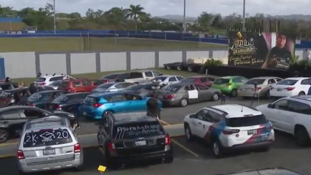 Al estilo autocinema: la inolvidable graduación de estudiantes en Puerto Rico 