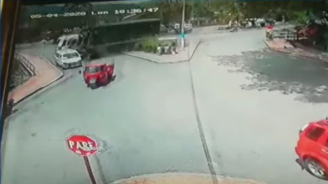 Impresionante accidente de tránsito en vía Guaduas–Bogotá: vehículo terminó incrustado en una casa 