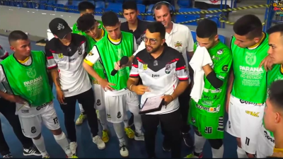 David Jiménez, DT colombiano en el fútbol sala de Europa junto con su equipo.