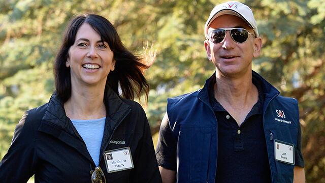 MacKenzie, exesposa de Jeff Bezos, donará la mitad de su fortuna a obras benéficas