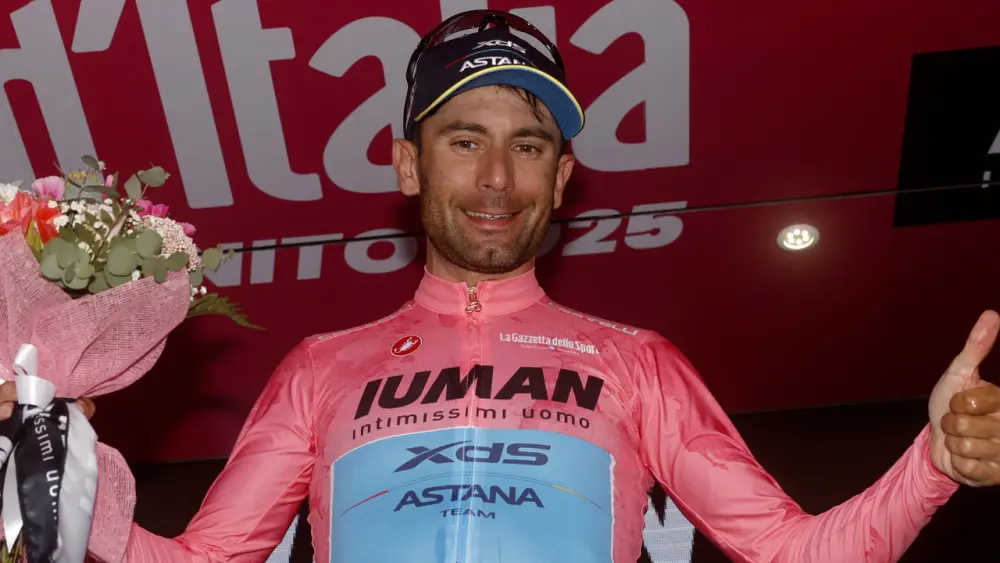 Diego Ulissi, líder de la clasificación general del Giro de Italia 2025, tras la etapa 8