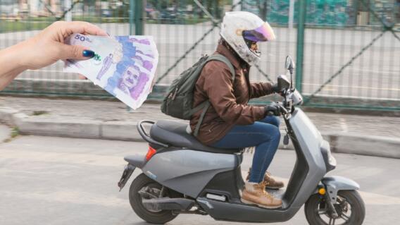 Pilas, la multa por más de $600 mil que pocos conductores de ciclomotores conocen 