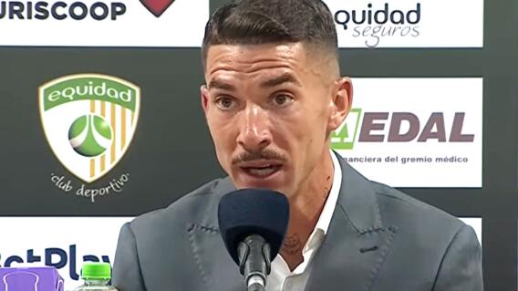 Diego Merino, extécnico de Equidad, se cruzó con periodistas antes de irse.jpg Diego Merino, extécnico de Equidad, se cruzó con periodistas antes de irse.jpg