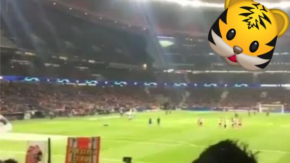 12857_La Kalle - Homenaje del Atlético a Falcao García - Foto referencia Twitter 12857_La Kalle - Homenaje del Atlético a Falcao García - Foto referencia Twitter