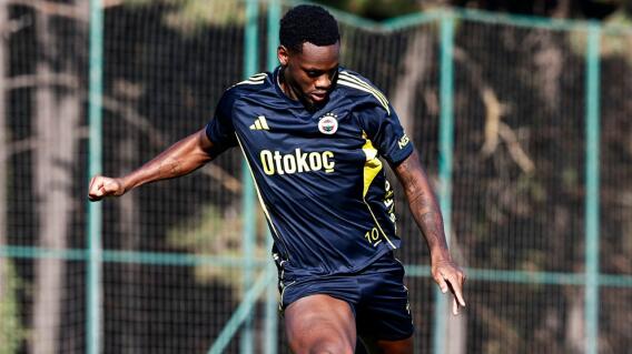 Jhon Durán, jugador colombiano del Fenerbahçe. Jhon Durán, jugador colombiano del Fenerbahçe.