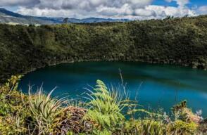 La laguna de Guatavita se ubica en jurisdicción del municipio de Sesquilé, Cundinamarca