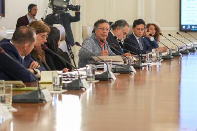 Presidente Gustavo Petro en consejo de ministros televisado. Presidente Gustavo Petro en consejo de ministros televisado.