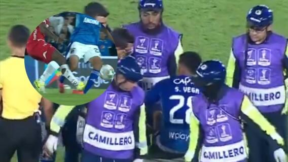 Stiven Vega salió en camilla del clásico capitalino, contra Santa Fe. Stiven Vega salió en camilla del clásico capitalino, contra Santa Fe.