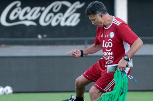 291730_juan_carlos_osorio_paraguay_111018_tw_albirroja_e.jpg