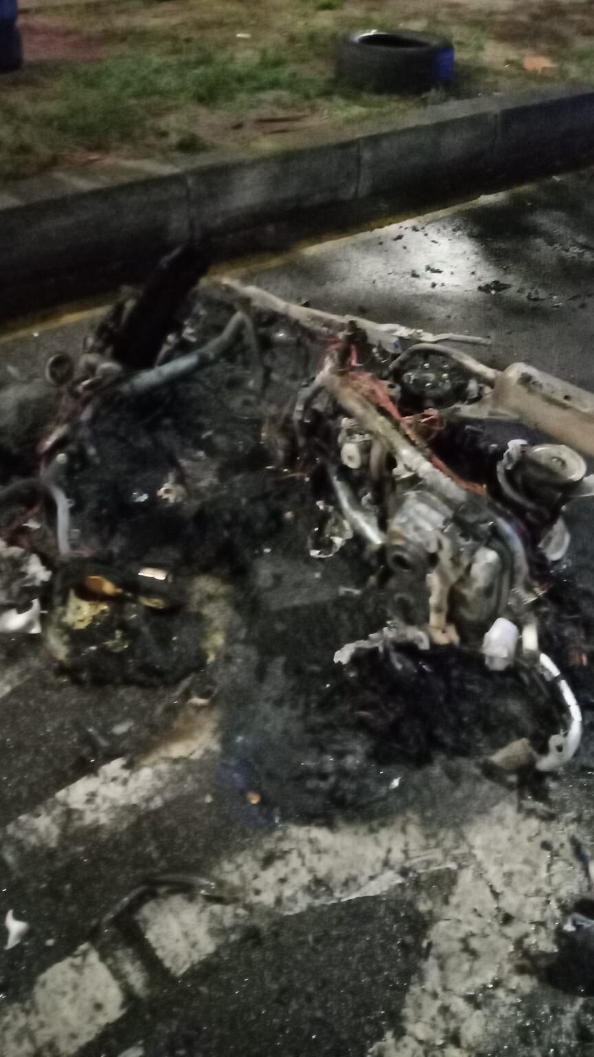 Moto quemada a ladrón en Bogotá