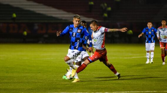 Boyacá Chicó vs. Fortaleza en acción de juego en La Independencia de Tunja, por la Liga II-2024. Boyacá Chicó vs. Fortaleza en acción de juego en La Independencia de Tunja, por la Liga II-2024.