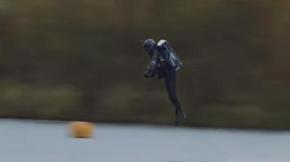 295453_Foto Real life Iron Man - Guinness World Records