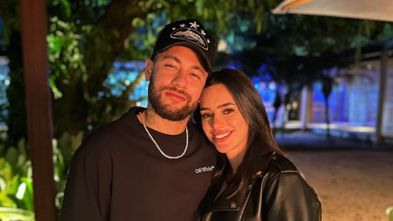 Neymar junto a su pareja Bruna Biancardi, con quien está esperando un hijo.