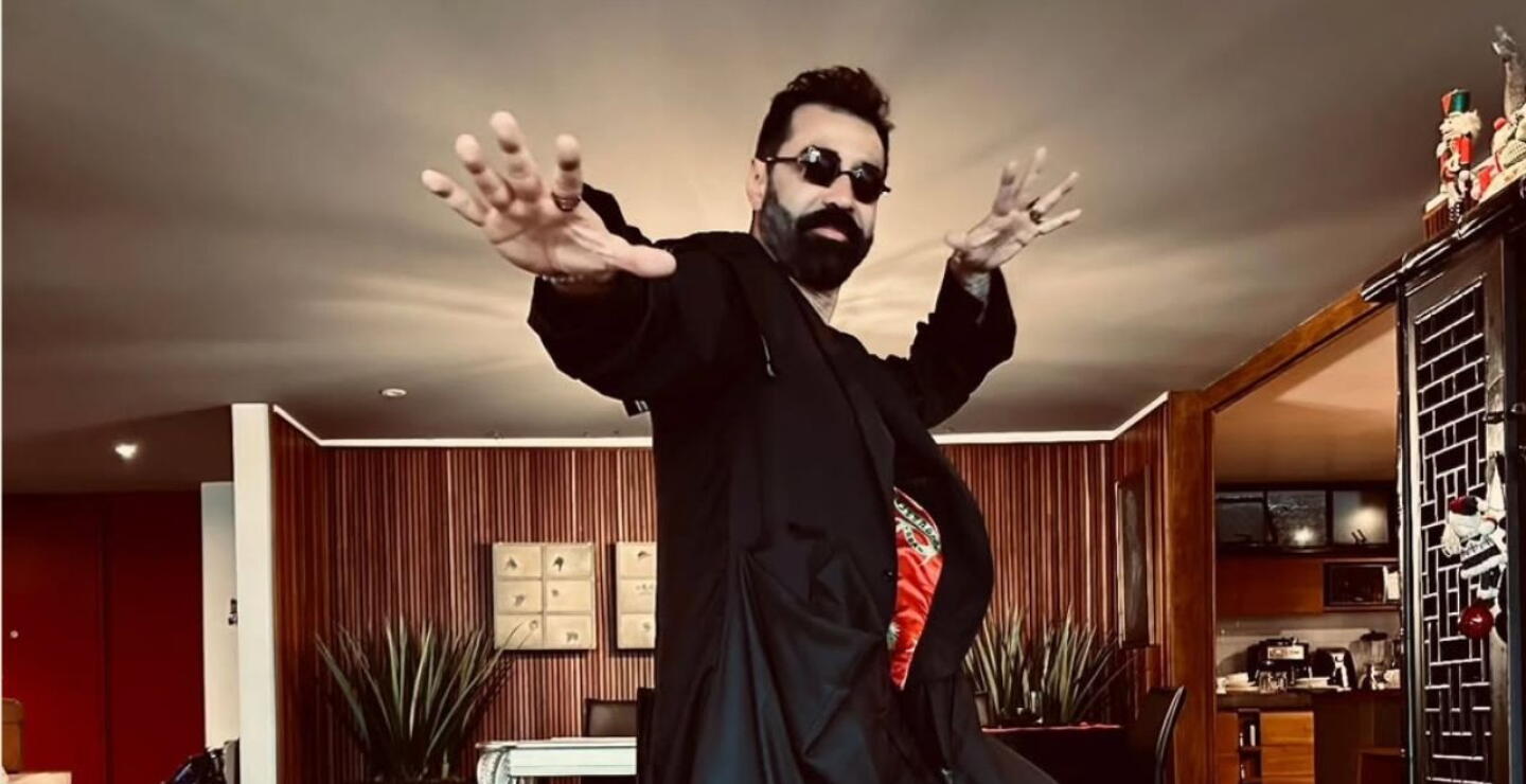 Bako, vocalista de la banda de rock The Mills
