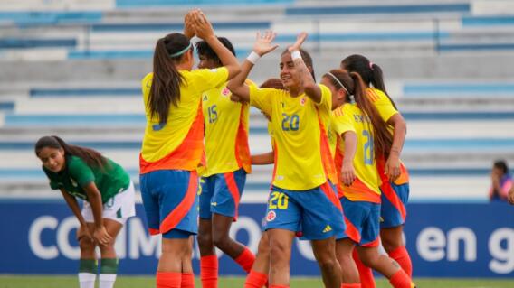 Jugadoras de la Selección Colombia femenina Sub-20 celebran uno de los goles contra Bolivia, en el Sudamericano Jugadoras de la Selección Colombia femenina Sub-20 celebran uno de los goles contra Bolivia, en el Sudamericano