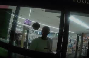 Ladrón se escondió en el baño de un supermercado durante cinco horas: esto pasó